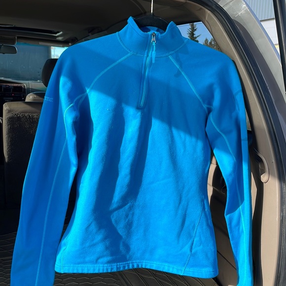 Marmot Tops - Marmot blue half zip. Fleece lined